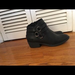 Black anckle boots